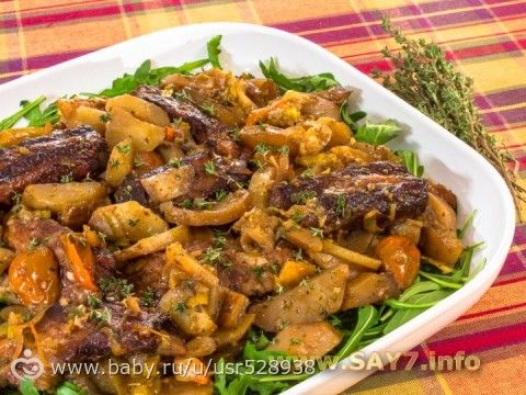 Свиные ребрышки, запеченные с овощами