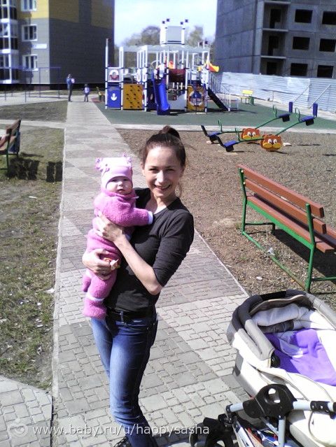3,5 мес и у нас есть зубик и многое другое...фото деток!