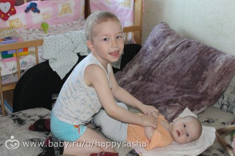 3,5 мес и у нас есть зубик и многое другое...фото деток!