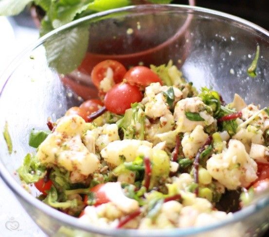 Салат с цветной капустой и горчичным соусом. Салат с цветной капустой и горчичным соусом.