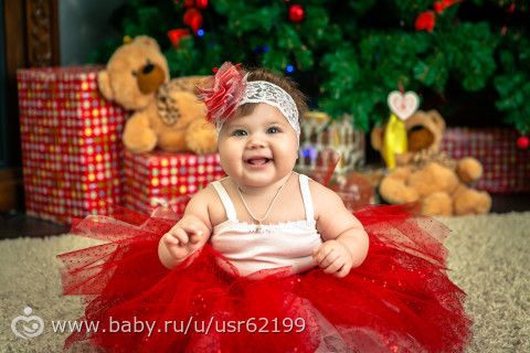 год на бебике!!!!! Подругам)