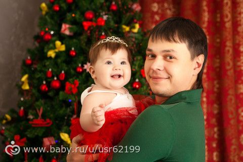 год на бебике!!!!! Подругам)