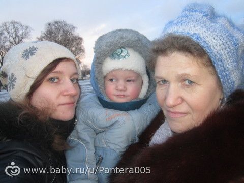 Ходили гулять в центр на елку)