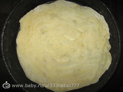 Наполеон рецепт под пресс. 37604079.389836743. Наполеон рецепт под пресс фото. Наполеон рецепт под пресс-37604079.389836743. картинка Наполеон рецепт под пресс. картинка 37604079.389836743. Именем императора Франции поначалу называлось слоёное пирожное треугольной формы, что в России ассоциировалось с треуголкой Наполеона. Со временем это название получил знаменитый торт. Так как ингредиенты этого вкусного десерта были доступны даже в самые трудные времена, советские хозяйки довели рецептуру торта до совершенства. Как правило, выпекается с десяток тонких песочных коржей, которые прослаиваются заварным кремом.