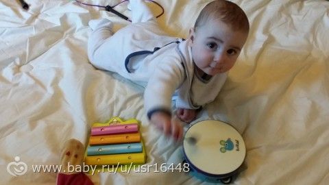 8 месяцев. Первый зуб. Прогулки на террасе. Наши &quot;пелюши&quot; и другие игрушки..