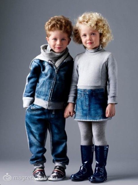 Мальчик и девочка в джинсах