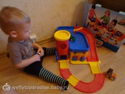 Все что приносит радость ребенку - наши игры и игрушки, отдых :)
