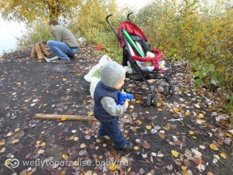 Все что приносит радость ребенку - наши игры и игрушки, отдых :)