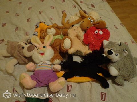 Все что приносит радость ребенку - наши игры и игрушки, отдых :)