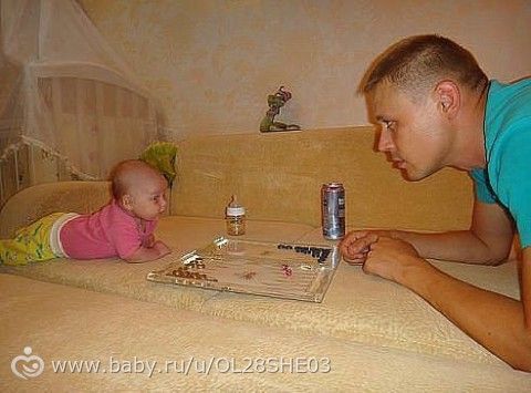 Играют на желание - кто будет спать с мамой. :)