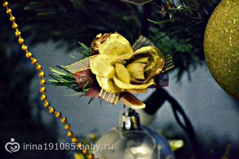Доукрашала елочку