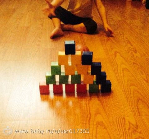 Делюсь опытом: как можно поиграть с мячиком ребенку 1-3 лет