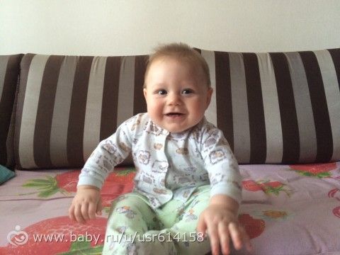 моему сыночку 7 месяцев)))